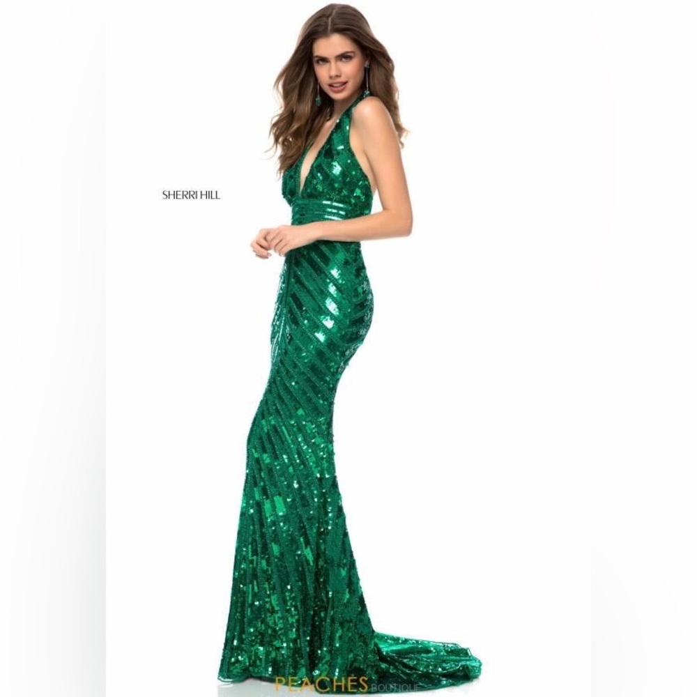 Beautiful fully sequined and beaded Sherri hill green straight gown in size 2